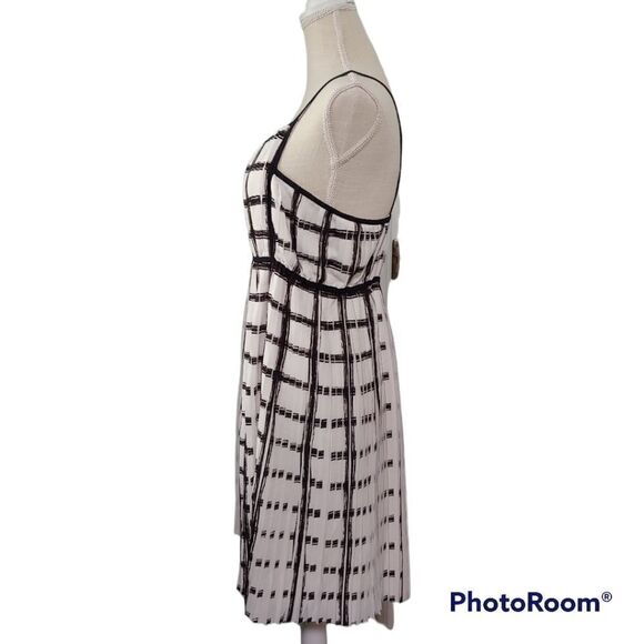 Max Studio white black Pleated Windowpane Crepe spaghetti strap flowy dress - Picture 6 of 6